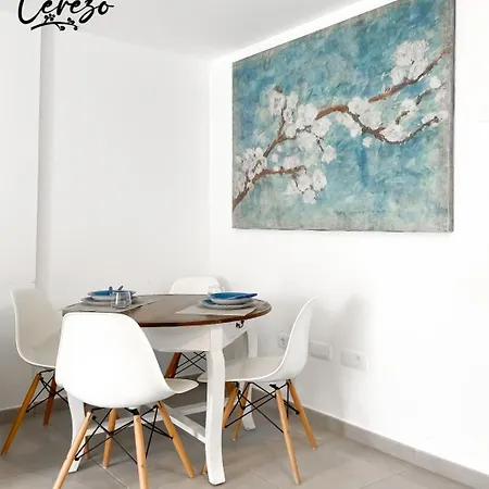 B-rent Sun Cerezo Pool Appartement *